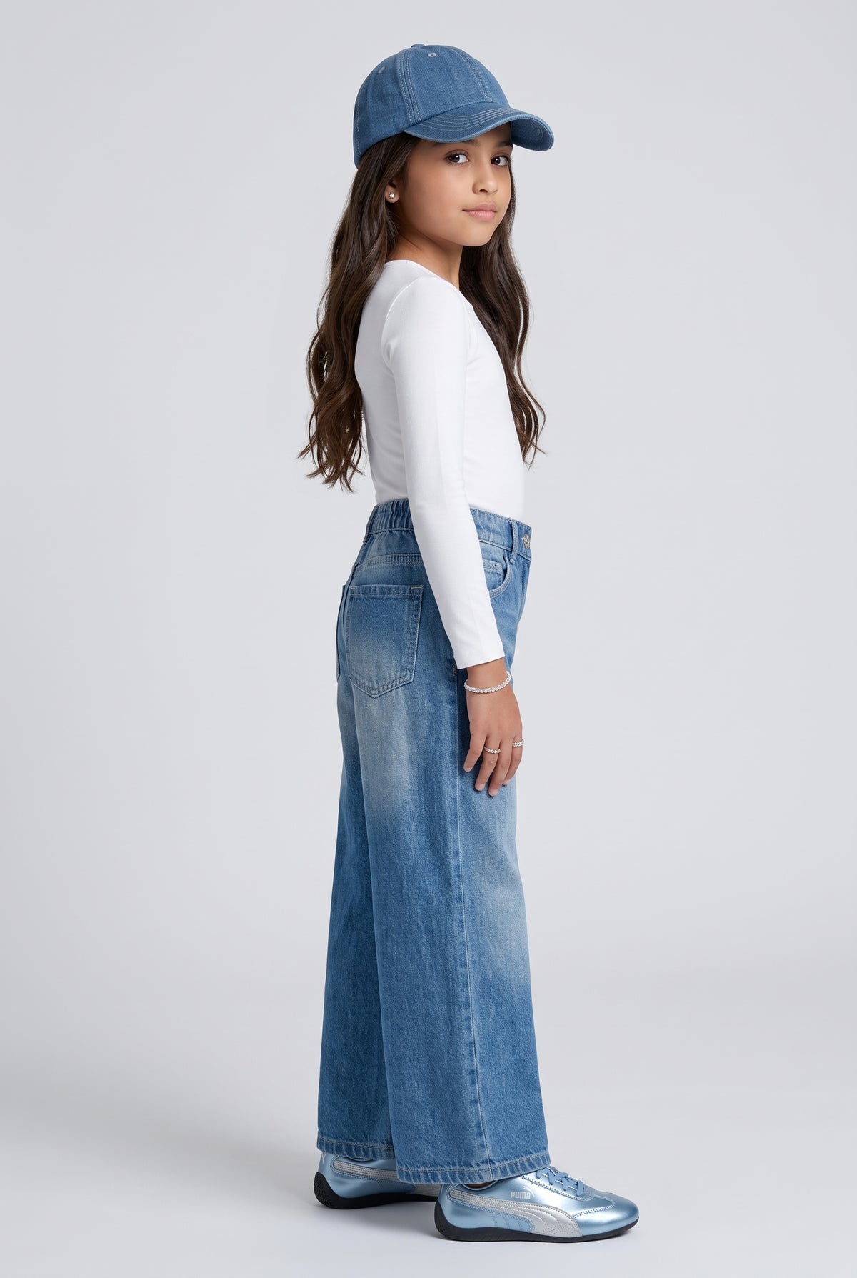 Blue Washed Denim Wide-Leg Jeans with Heart Patch TGCO0049